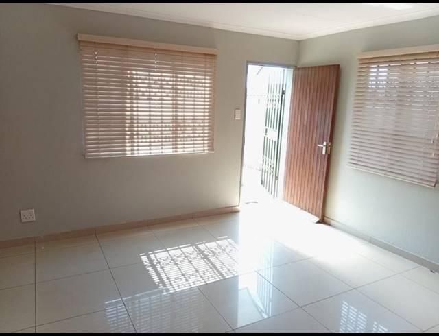 3 BEDROOM HOUSE FOR SALE IN WINDMILL PARK EXT